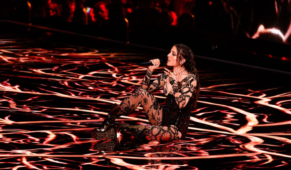 Eurovision 2024: Ένας θρόνος από κλαδιά για την Ιταλίδα Angelina Mango στον τελικό (βίντεο)