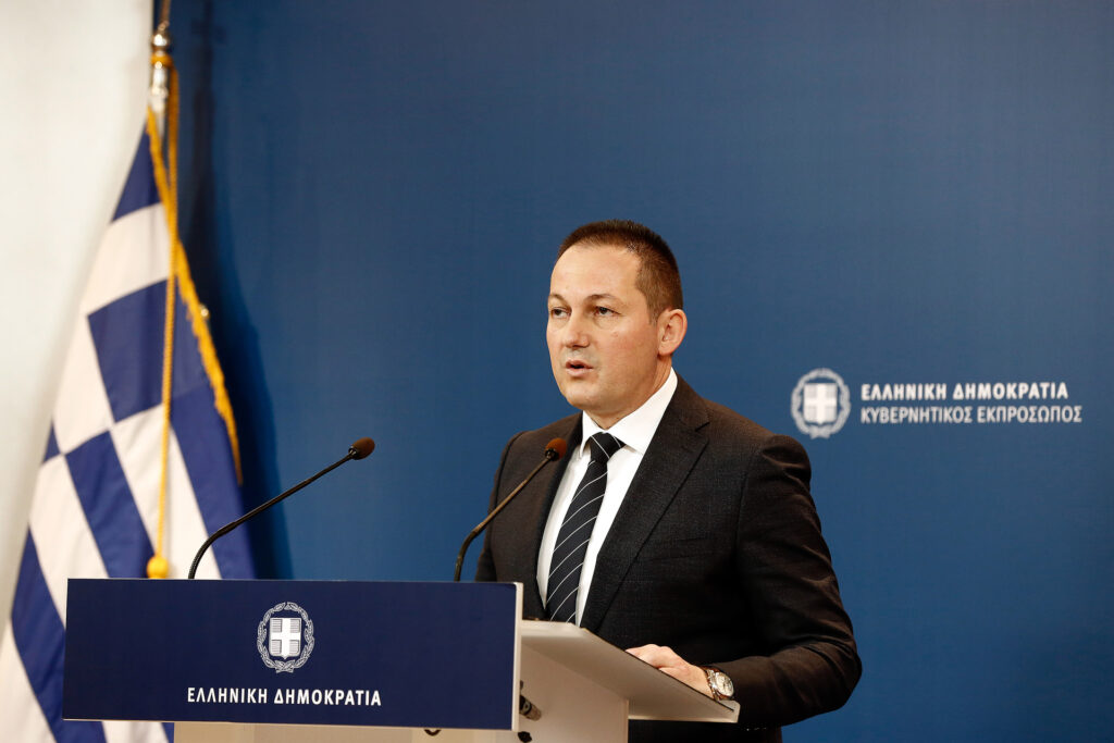 Για «υποκρισία που περισσεύει» κατηγορεί τον ΣΥΡΙΖΑ ο Πέτσας