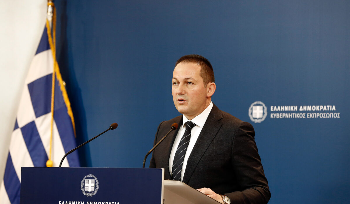 Για «υποκρισία που περισσεύει» κατηγορεί τον ΣΥΡΙΖΑ ο Πέτσας