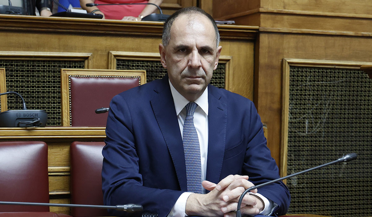 Γιώργος Γεραπετρίτης: Τραπέζι