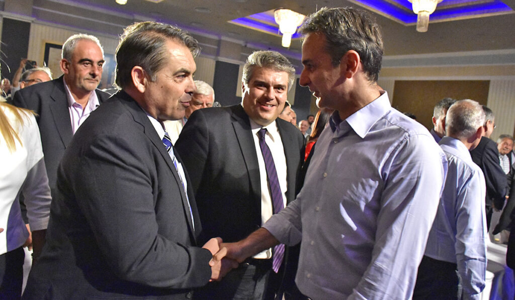Ποιος θυμάται τα «απαράδεκτα και ρατσιστικά σχόλια» του Καμπόσου; Επιστρέφει στη ΝΔ