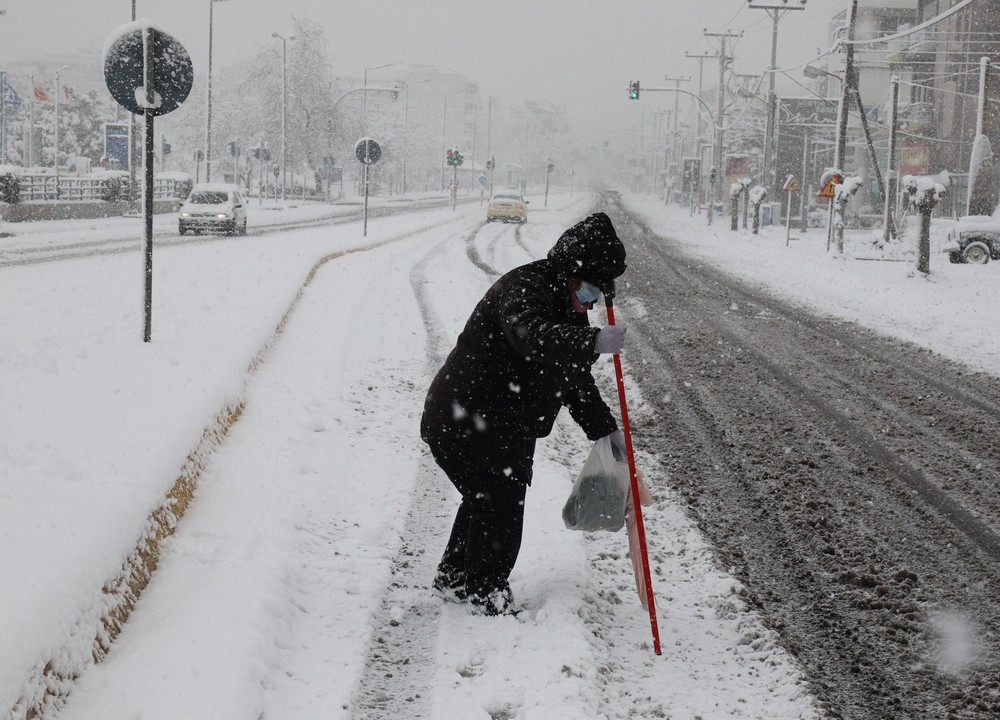 Πρωτόγνωρες συνθήκες – Εκατοντάδες χιλιάδες νοικοκυριά στην Αττική χωρίς ρεύμα