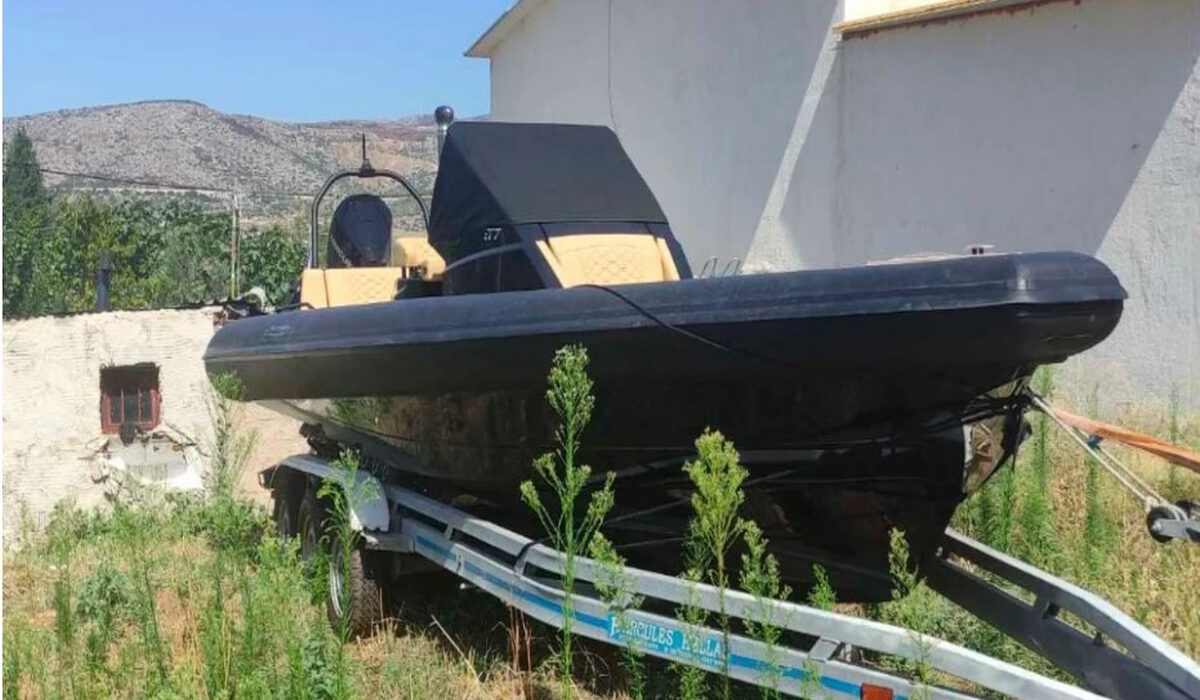 Κλεμμένο σκάφος από τη μαρίνα της Βουλιαγμένης βρέθηκε στα Άνω Λιόσια