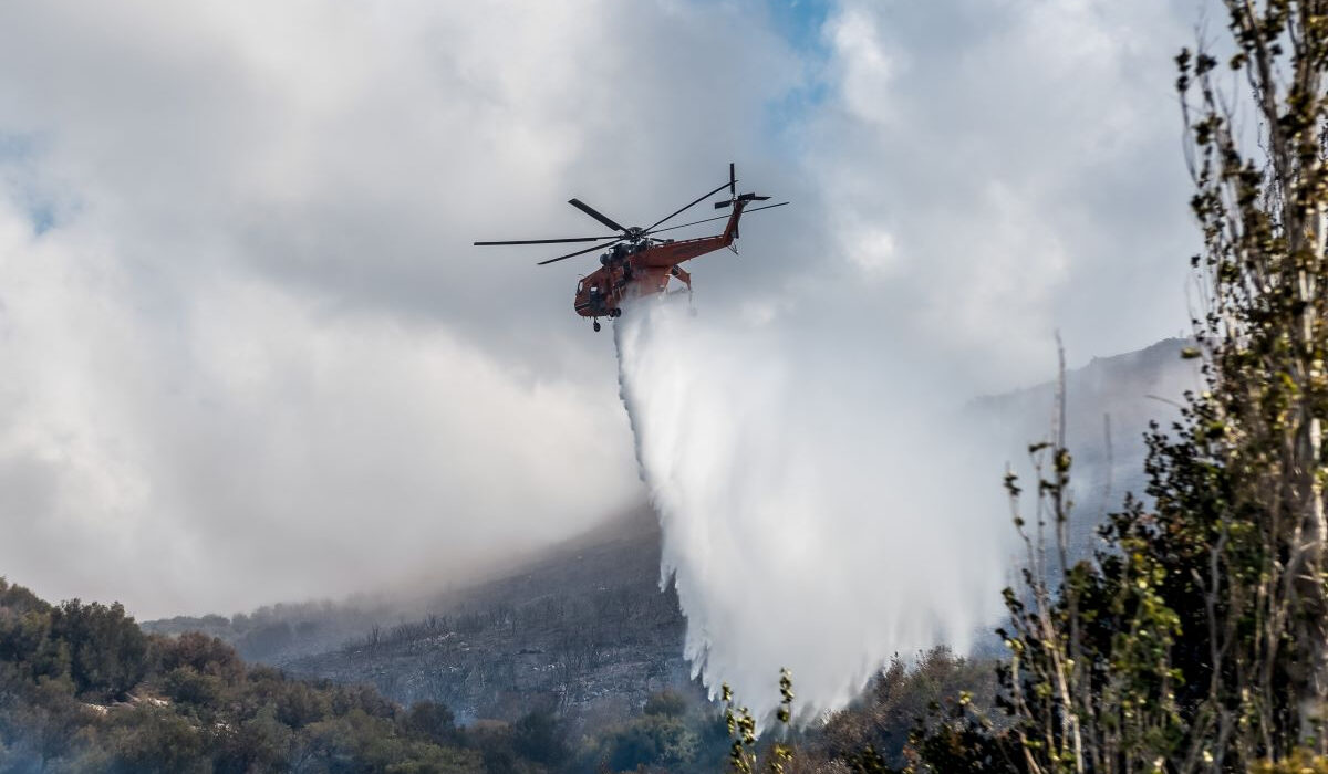 Υπό μερικό έλεγχο οι φωτιές σε Βόρεια Εύβοια και Ηλεία