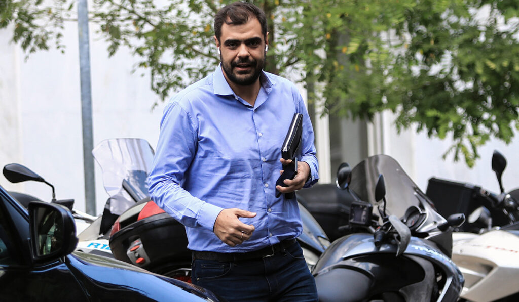 Μαρινάκης για τις παρανομίες στις παραλίες: Υπεράνω όλων είναι η εφαρμογή του νόμου