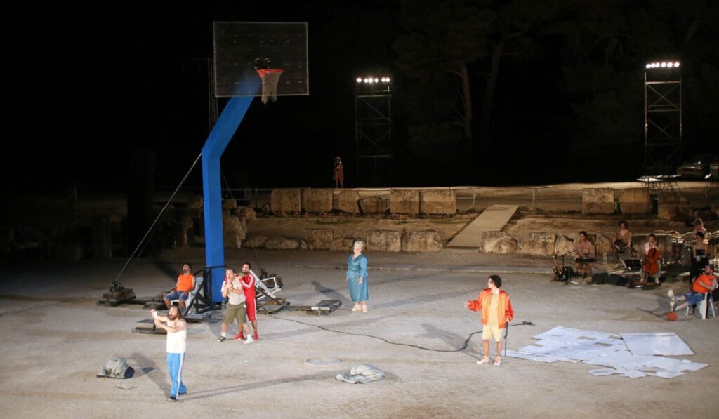 Χαμός στο Twitter με την Κιτσοπούλου και τους «Σφήκες» στην Επίδαυρο: «Η χειρότερη παράσταση»