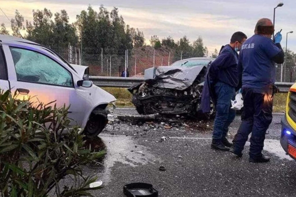Τροχαίο δυστύχημα στα Σπάτα – Δύο νεκροί σε μετωπική σύγκρουση