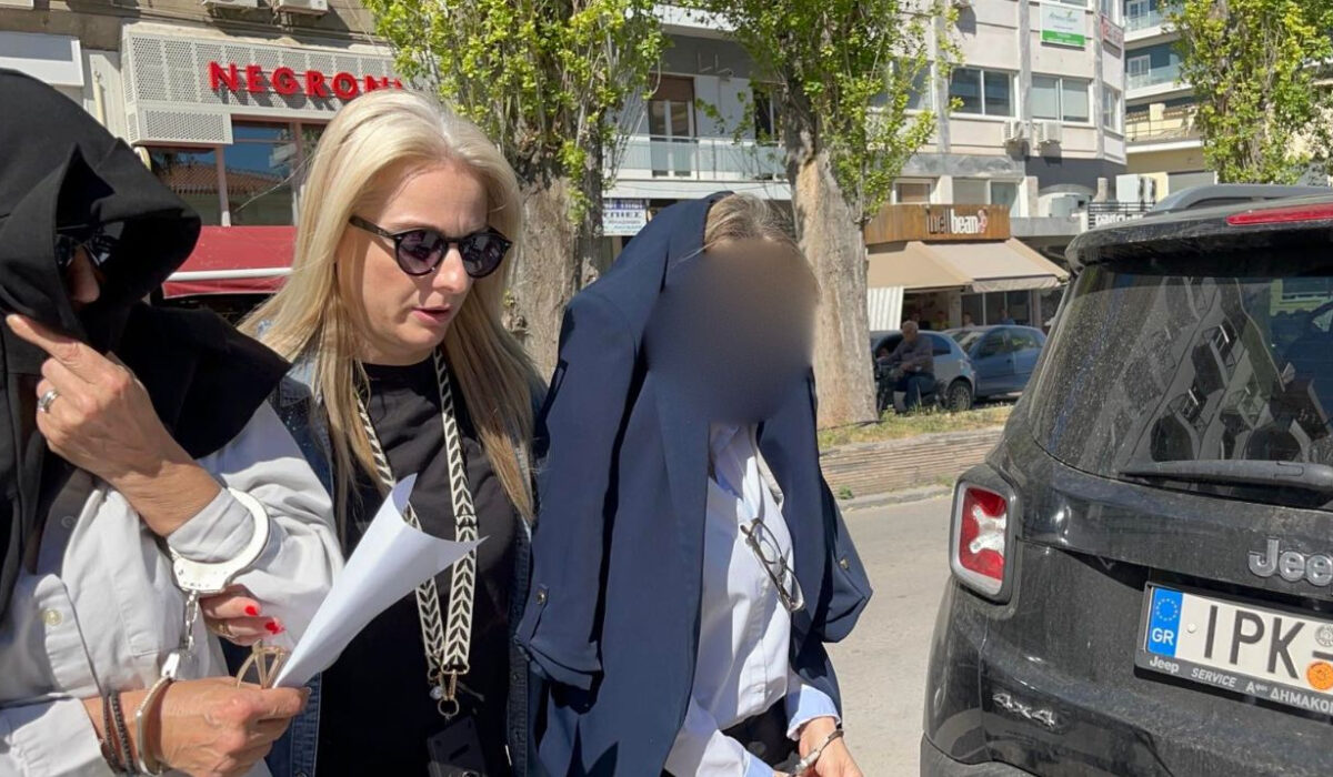 ΔΟΥ Χαλκίδας: Αμίλητοι και με κουκούλες στον ανακριτή οι επτά για το κύκλωμα εκβιαστών