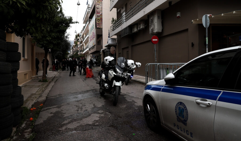 Συναγερμός στο Χαϊδάρι: Τρεις άνδρες το έσκασαν από το Αστυνομικό Τμήμα – Συνελήφθη ο ένας