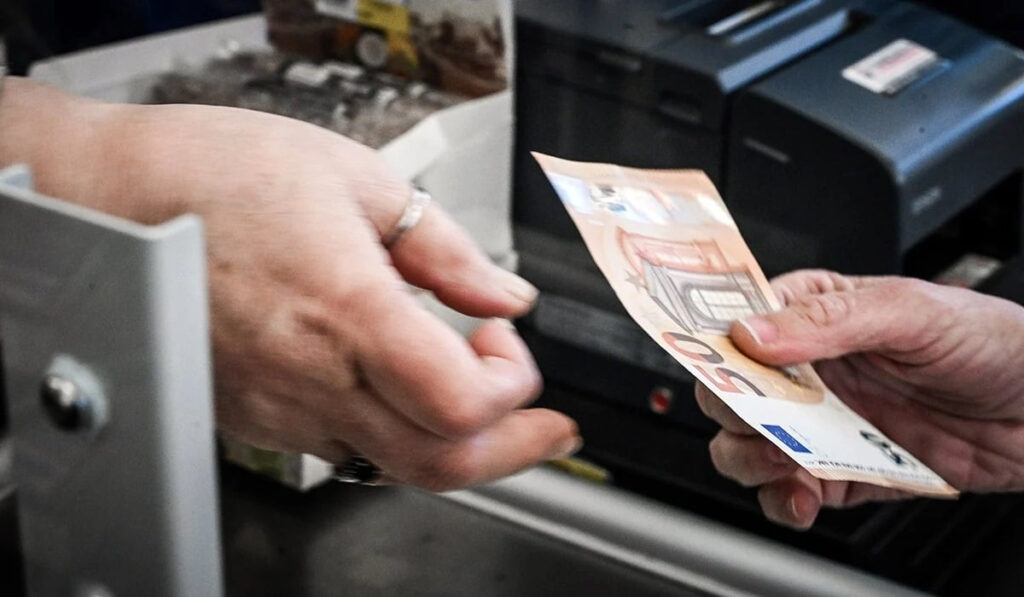 Επίδομα ανεργίας: Ποιοι ελεύθεροι επαγγελματίες το χάνουν – Οι υπόλοιπες παροχές που κόβονται