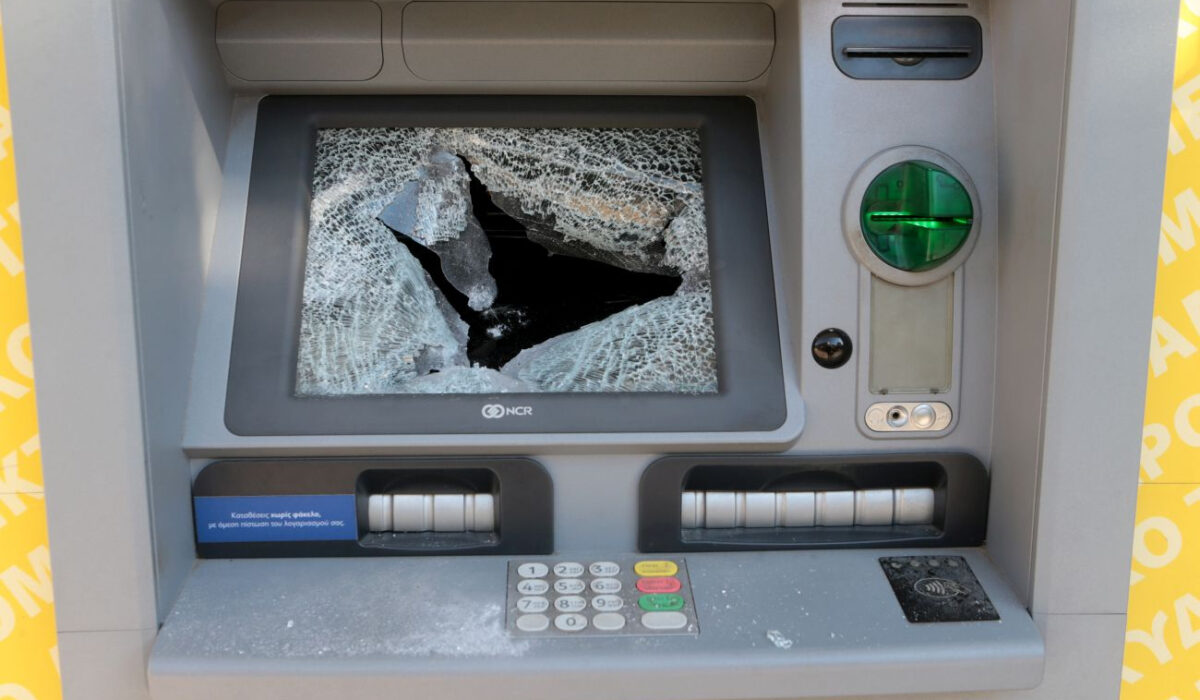Μπαράζ εμπρηστικών επιθέσων σε ATM