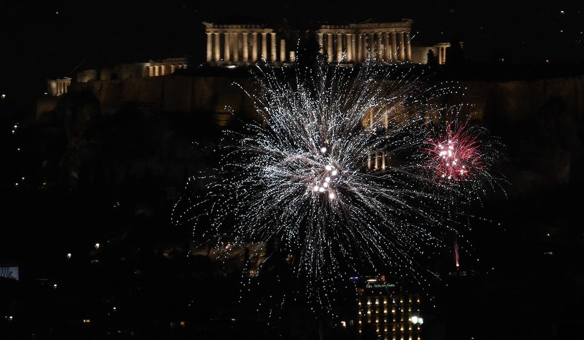 Αθήνα: Η πρωτεύουσα γιόρτασε την έλευση του 2024 – Το μήνυμα από τον Χάρη Δούκα