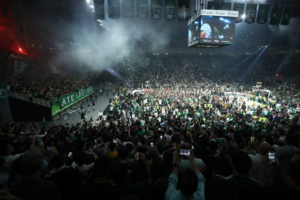 Παναθηναϊκός: Πρόστιμο από την Euroleague για την είσοδο των φιλάθλων στο παρκέ
