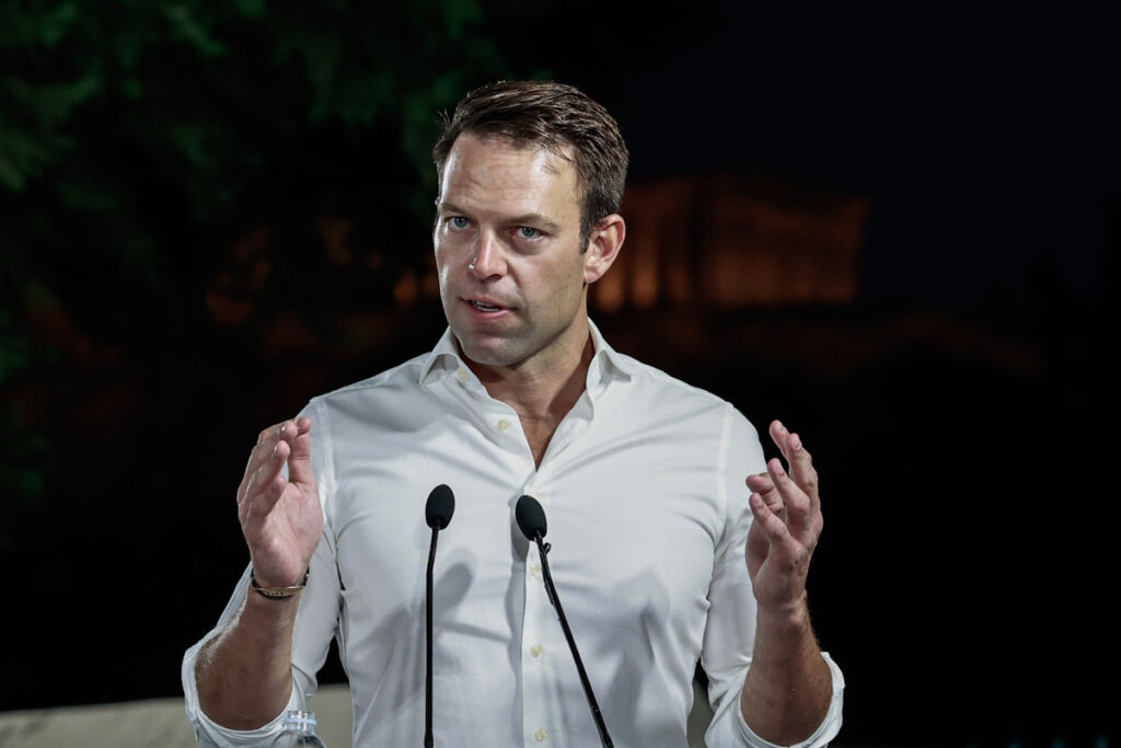 ΣΥΡΙΖΑ: Με… παρέα έκπληξη ο Στέφανος Κασσελάκης πηγαίνει στην κάλπη (Bίντεο)