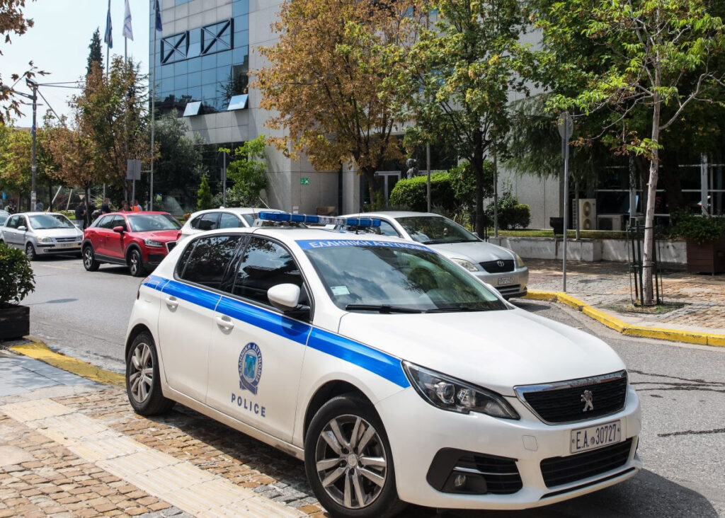 Συναγερμός στην Καλλιθέα: Έκλεψαν βαλίτσες των ΕΛΤΑ με διαβατήρια – Πού στρέφονται οι έρευνες