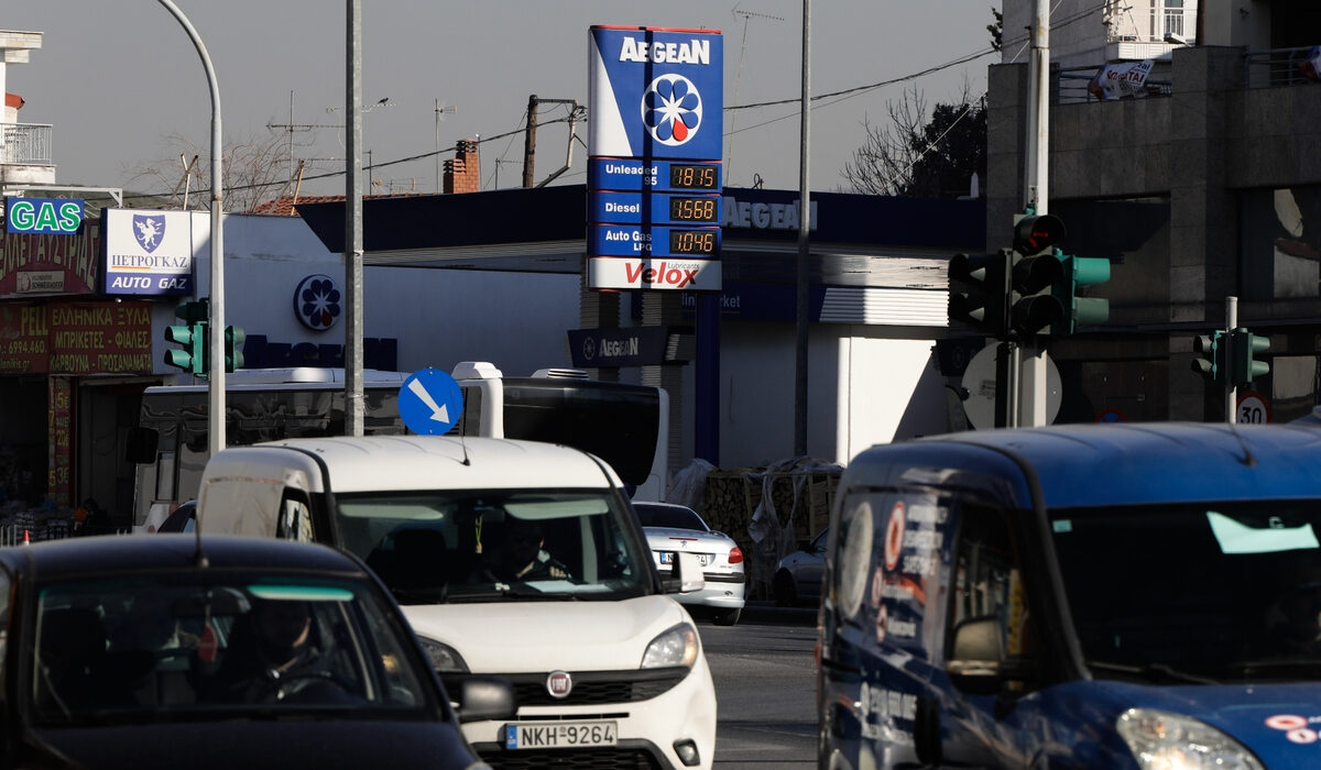 10 τρόποι για να εξοικονομήσετε βενζίνη και να γλιτώσετε χρήματα