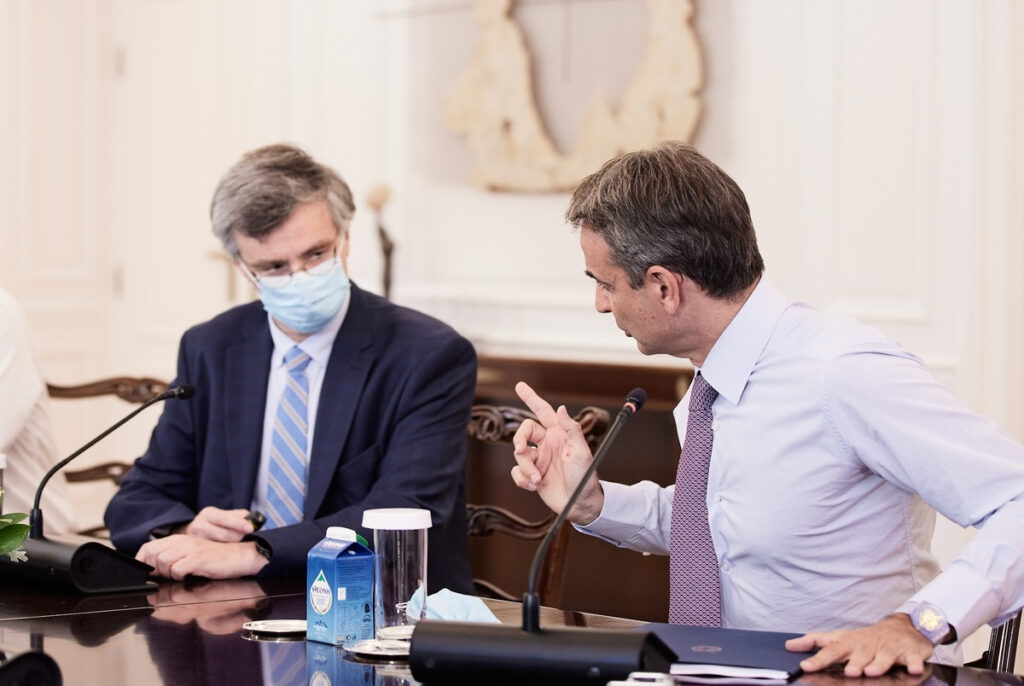 Τιμώρησαν Τσιόδρα – Λύτρα μετά την έρευνα σοκ για τους θανάτους από την πανδημία