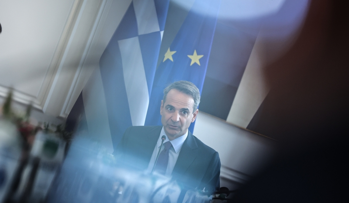 Le Monde: Aναταράξεις στην κυβέρνηση Μητσοτάκη από σκάνδαλο υποκλοπών