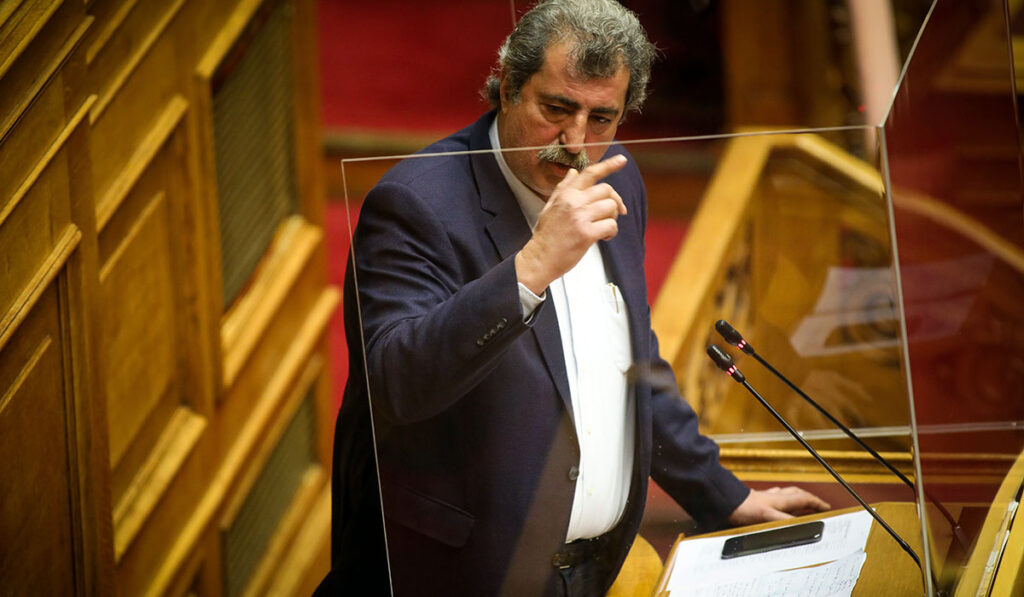 Πολάκης σε Πλεύρη: Βρες τρύπα να κρυφτείς αν τολμήσεις να απολύσεις υγειονομικό