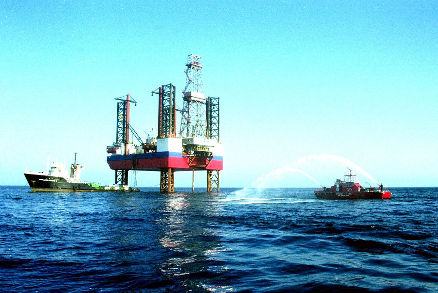 Πέφτει η τιμή του πετρελαίου