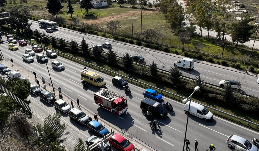 Τροχαίο με παράσυρση ηλικιωμένης στη λεωφόρο Βουλιαγμένης