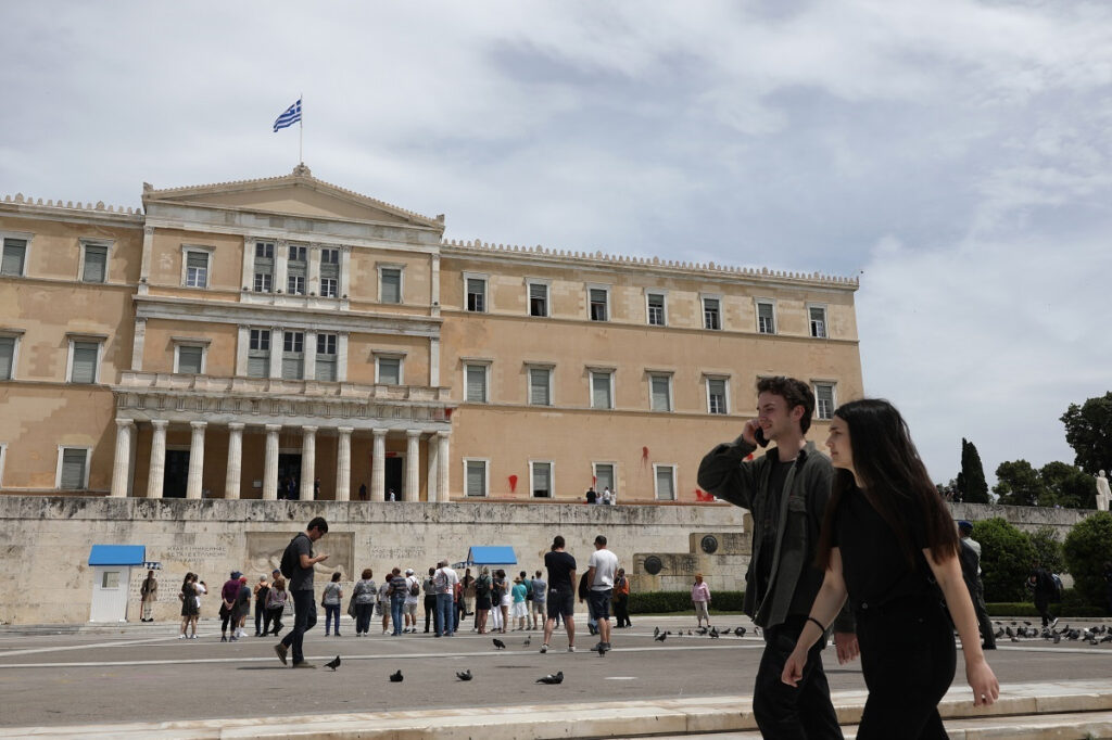 Στο 15% το ποσοστό των αναποφάσιστων μόλις δύο εβδομάδες πριν από τις κάλπες