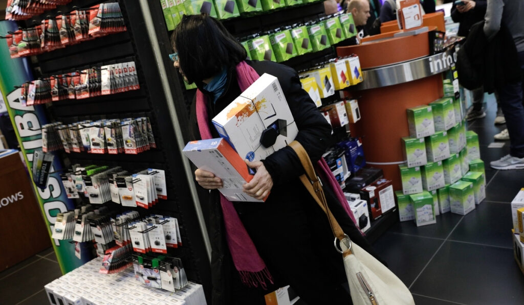 Πρώτη φορά στη Black Friday: Πώς θα πληρώσεις με δόσεις χωρίς πιστωτική κάρτα