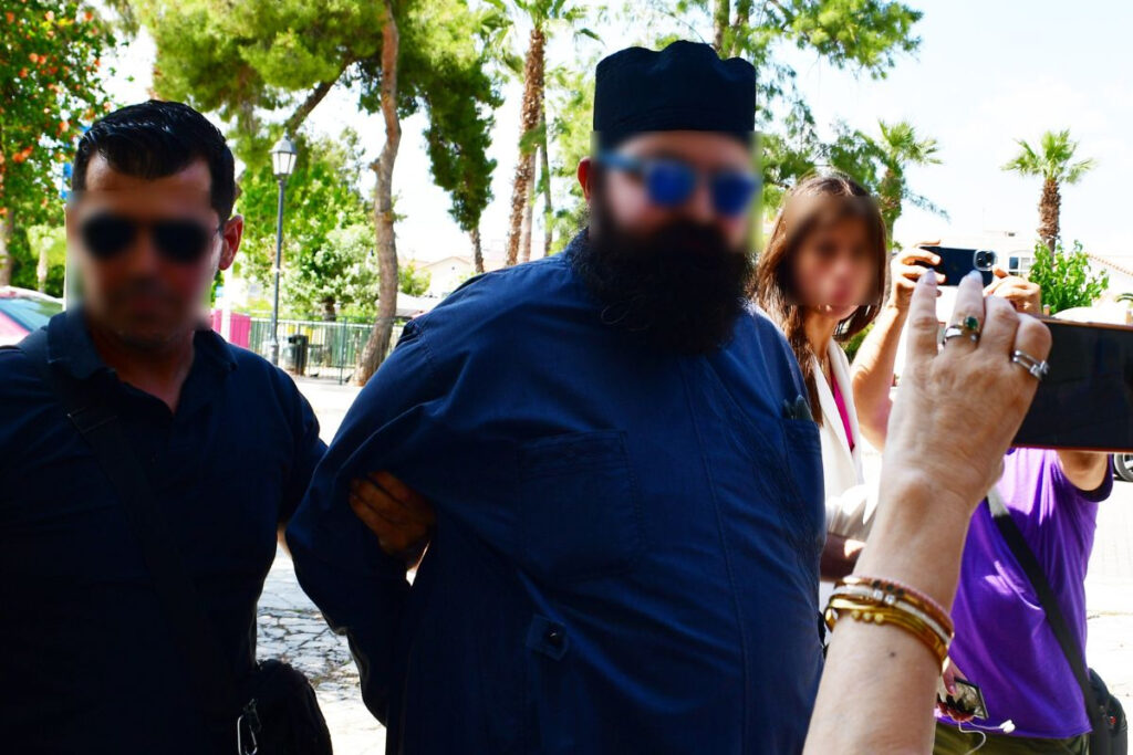 Ναύπλιο: «Το παιδί με ρώτησε εάν τιμωρήθηκε…» – Ξεσπά ο πατέρας του 12χρονου που δέχτηκε άσεμνο βίντεο από τον ιερέα