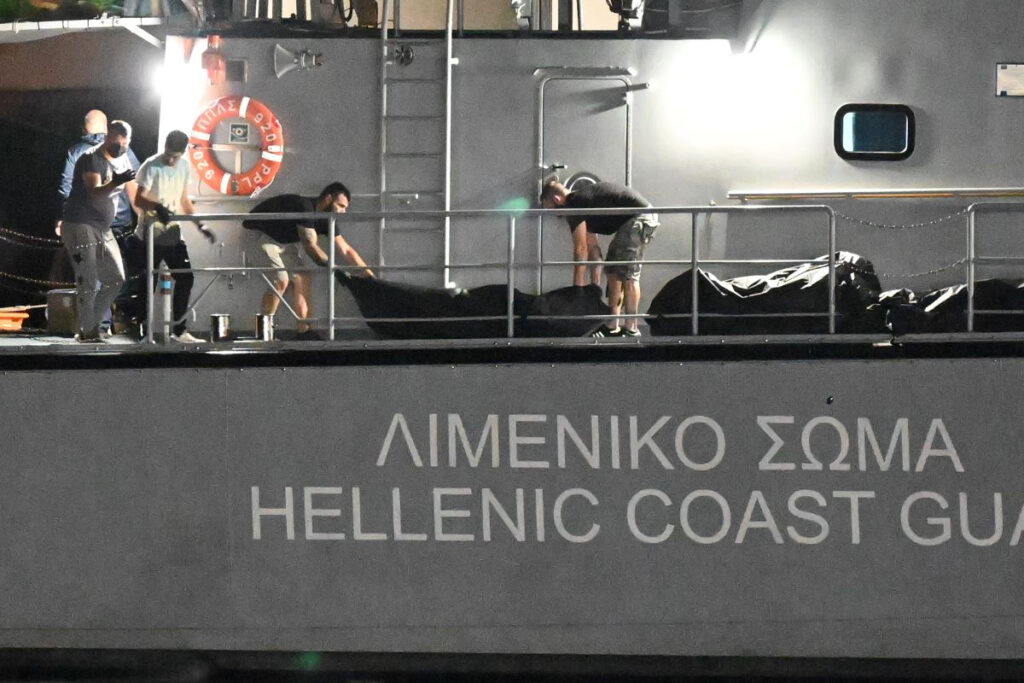Εκπρόσωπος ΛΣ: «Δεν έδεσε το Λιμενικό στο αλιευτικό – Ένα φορτηγό πλοίο έριξε σχοινιά»