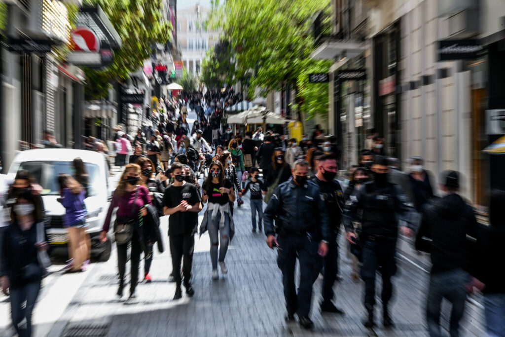 Τα κρούσματα σήμερα 4/9 και το πρώτο στίγμα για τα φετινά Χριστούγεννα