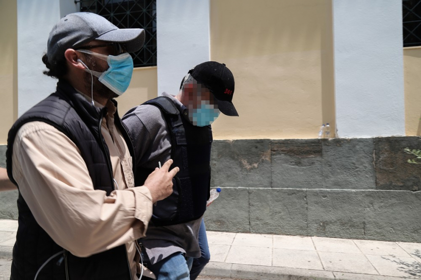 Ψευτογιατρός: «Ψάρευε» ασθενείς από το νοσοκομείο Άγιος Σάββας – Ο ρόλος της «ξανθιάς γυναίκας» και του «Θοδωρή»