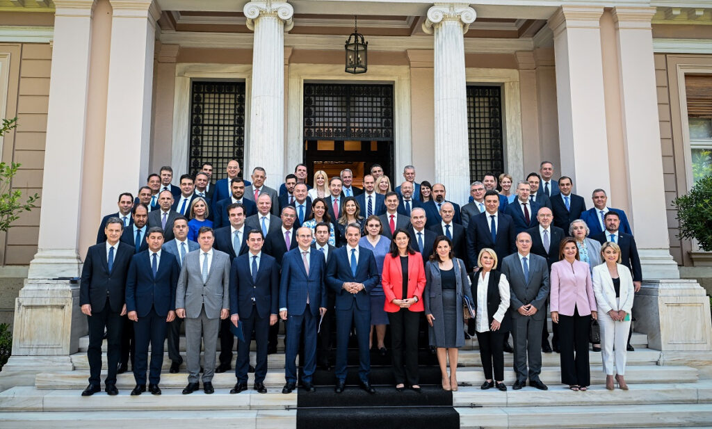 «Στα κάγκελα» οι βουλευτές της ΝΔ – Οργή για υπουργούς
