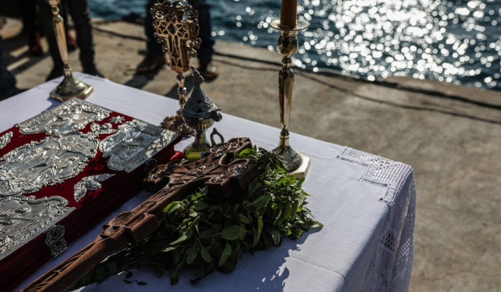 «Θεοφάνια» ή «Θεοφάνεια»: Η απάντηση Μπαμπινιώτη