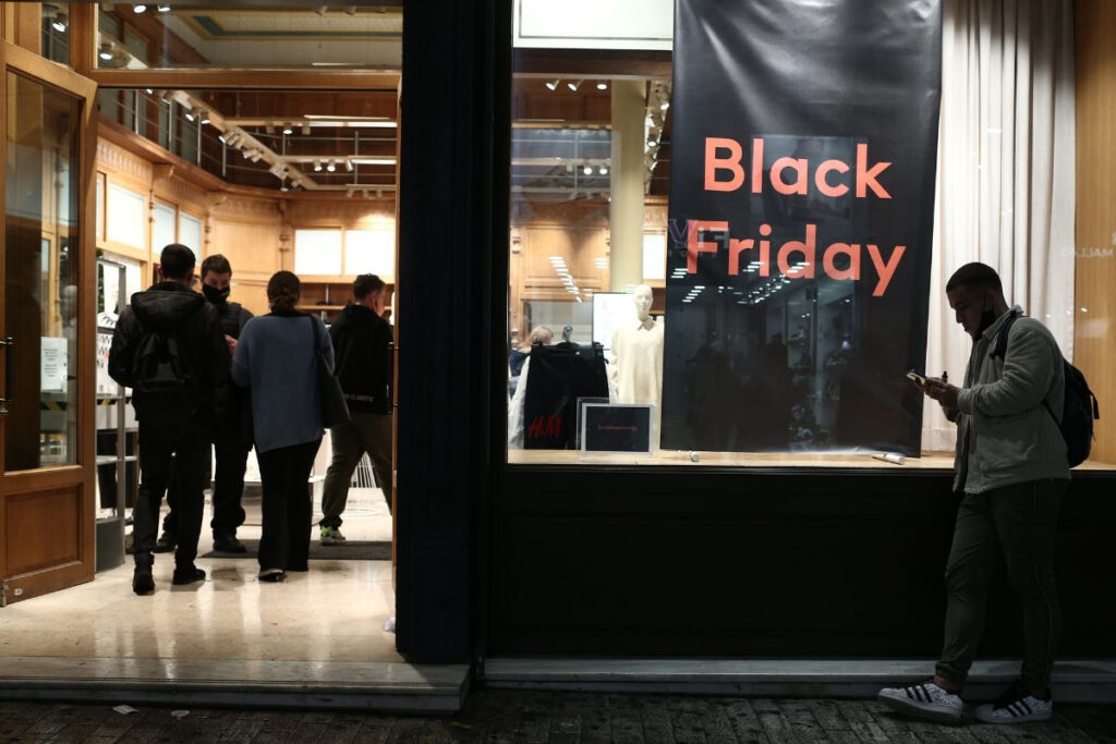 Νωρίτερα η Black Friday 2022 με προσφορές και εκπτώσεις