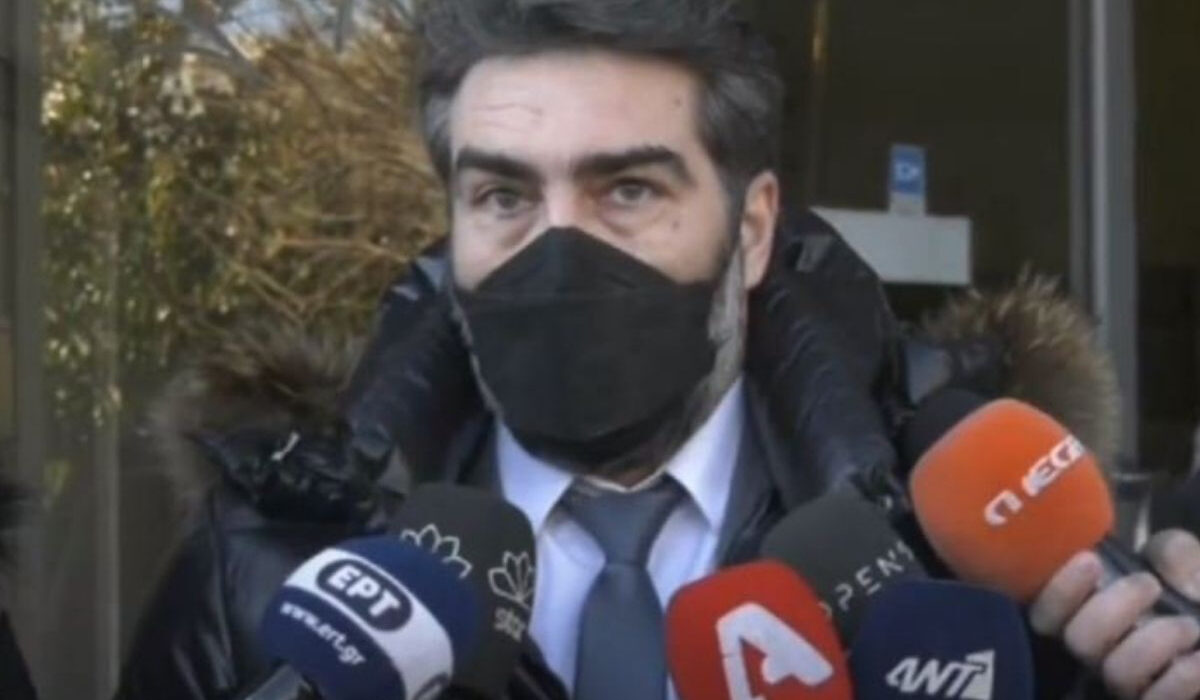 Βιασμός 24χρονης: «Έχω στοχοποιηθεί» λέει ο δικηγόρος για τα γκαζάκια στο γραφείο του