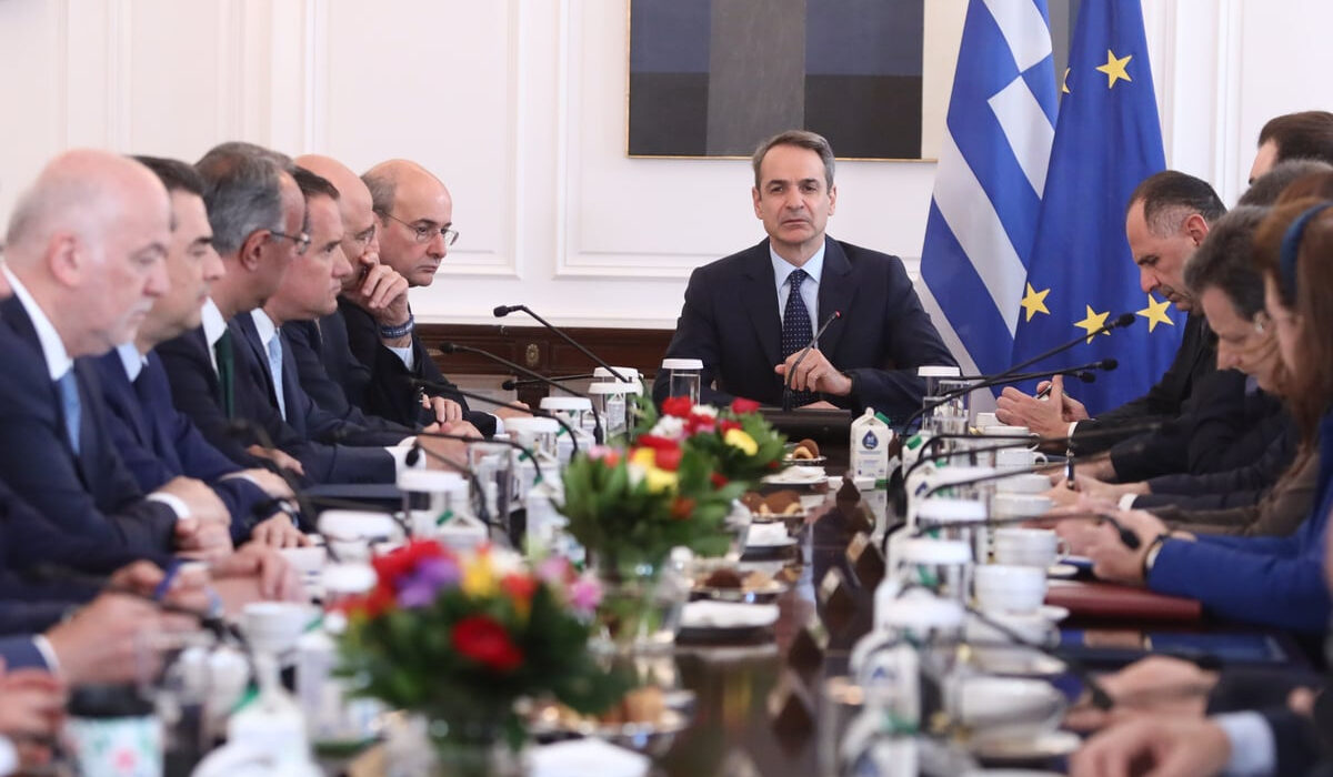 «Ανασχηματίζουν» και «ανασχηματίζονται» στα τηλέφωνα