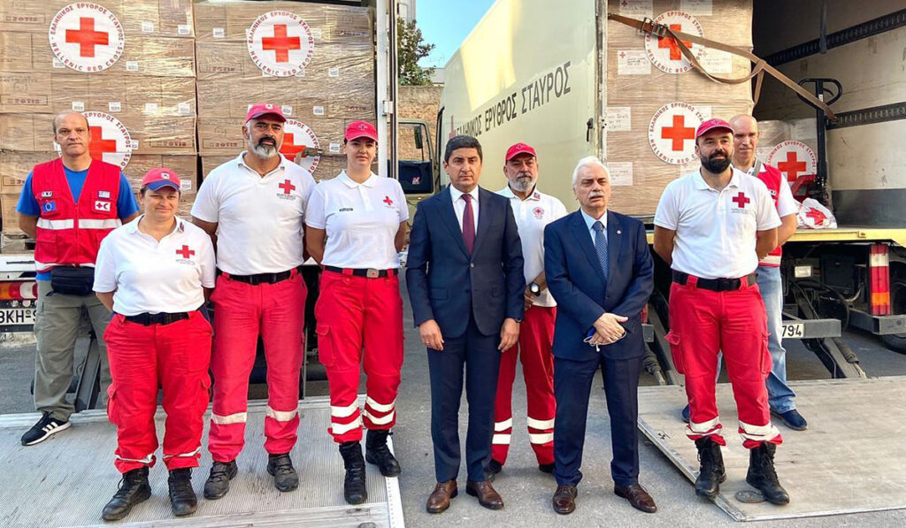 Το «κόμβοι της αγάπης» του Ερυθρού Σταυρού αναχώρησε για Ουκρανία – Το «ευχαριστώ» του Αυγενάκη