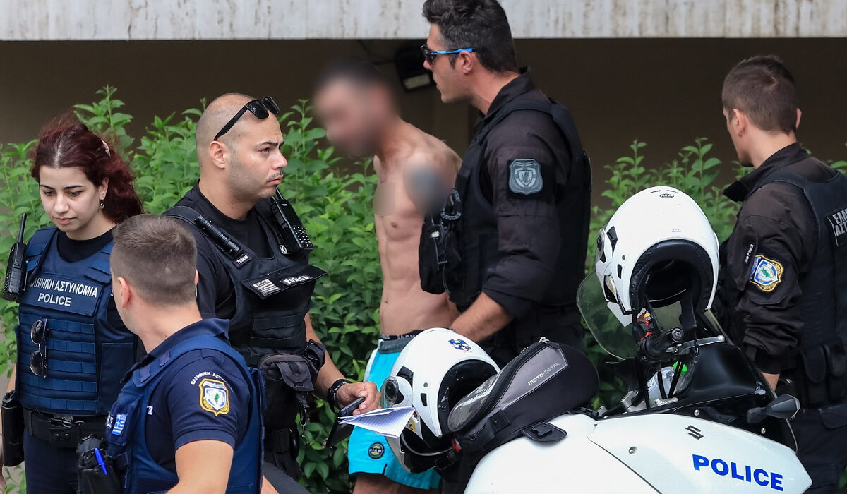Λήξη συναγερμού στον Νέο Κόσμο με τον άνδρα που είχε ταμπουρωθεί στο σπίτι του