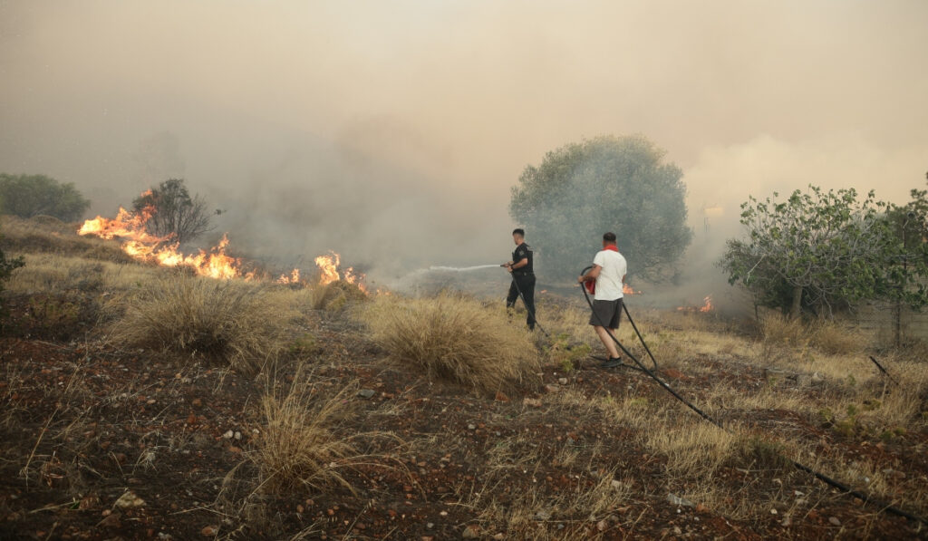 Φωτιά τώρα στα Σφακιά – Κοντά σε κατοικημένη περιοχή