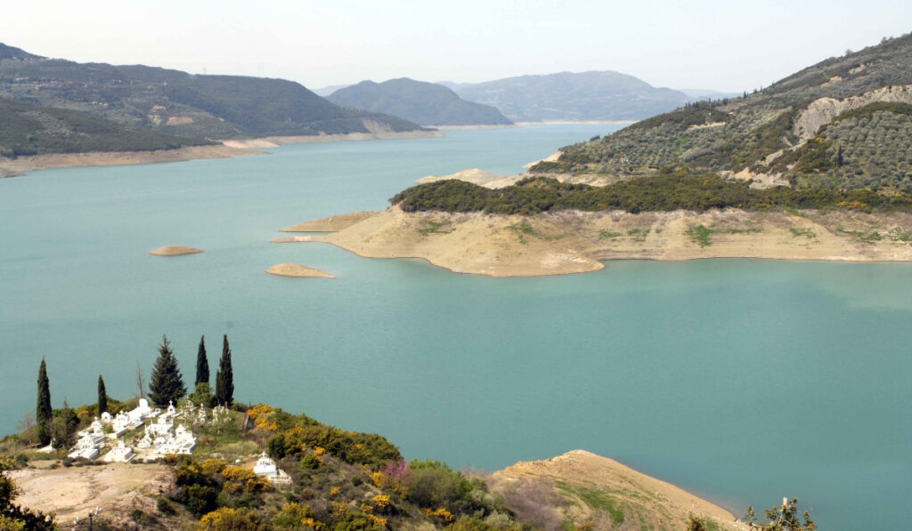 Νέο θρίλερ στη λίμνη Κρεμαστών – Ξεβράστηκε πτώμα γυναίκας