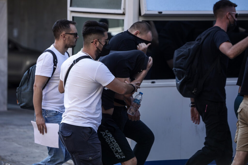 Επεισόδια στην Ευελπίδων με οπαδούς της ΑΕΚ – «Ομερτά» από τους Κροάτες