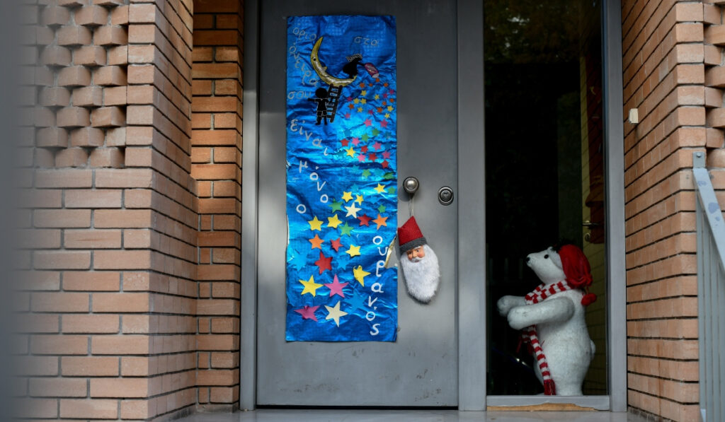 Σαρώνουν τα ακίνητα του πατέρα Αντώνιου οι αρχές – «Σήκωσαν» υπολογιστές και laptop