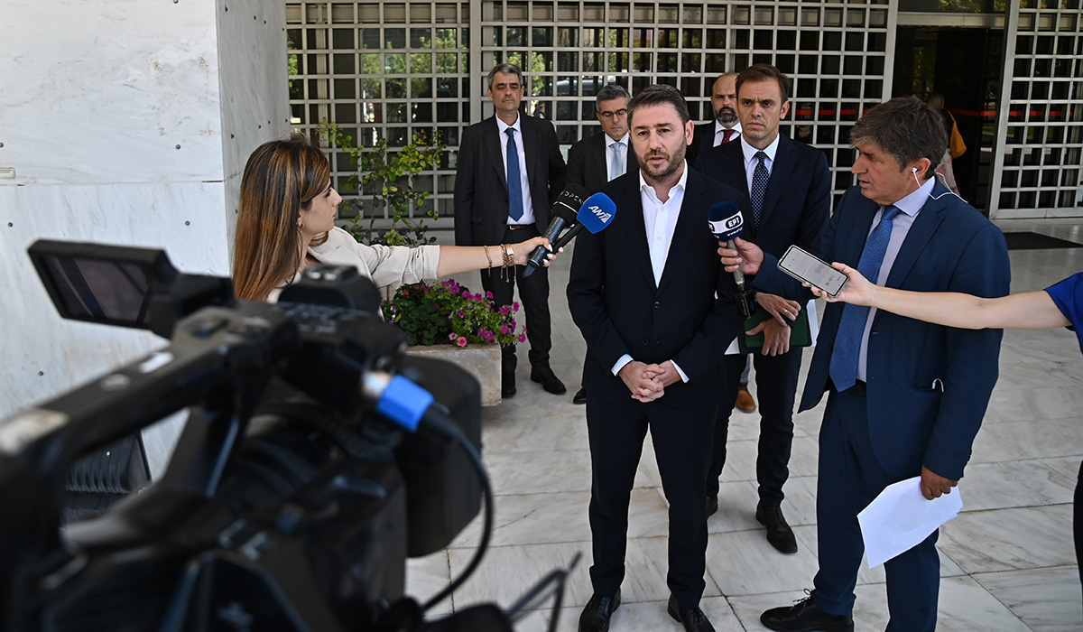«Νομίμως» παρακολουθούσαν τον Ανδρουλάκη για 3 μήνες;