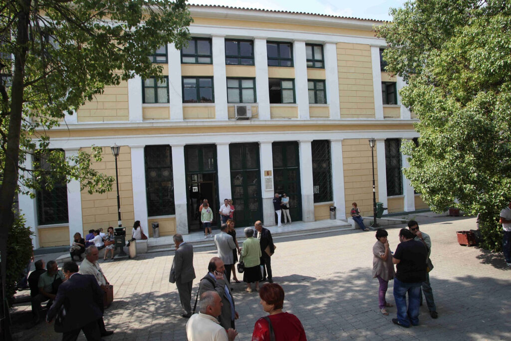 Ελβετικές τράπεζες, Κυπριακές εταιρείες και Ληξιαρχείο Αθηνών – Μια περίεργη υπόθεση που απασχολεί τη Δικαιοσύνη