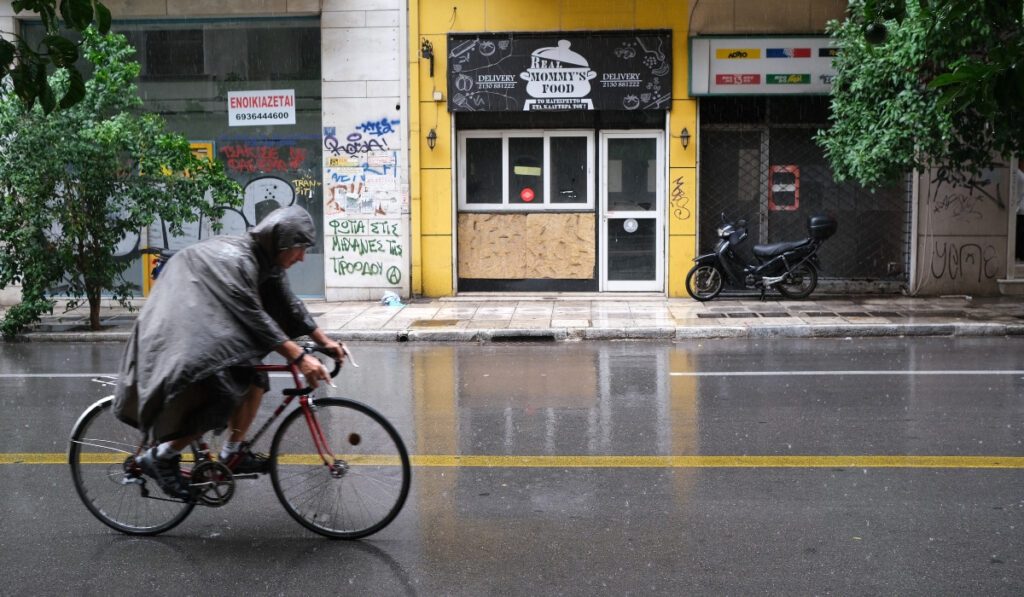 Καιρός: «Ξεφουσκώνει» η «ψυχρή λίμνη» – Πού αναμένονται καταιγίδες και χαλάζι