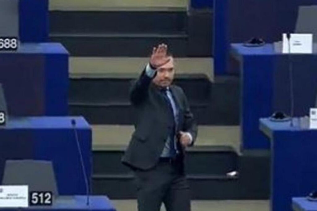 Βούλγαρος ευρωβουλευτής αποχώρησε από το Ευρωκοινοβούλιο με ναζιστικό χαιρετισμό