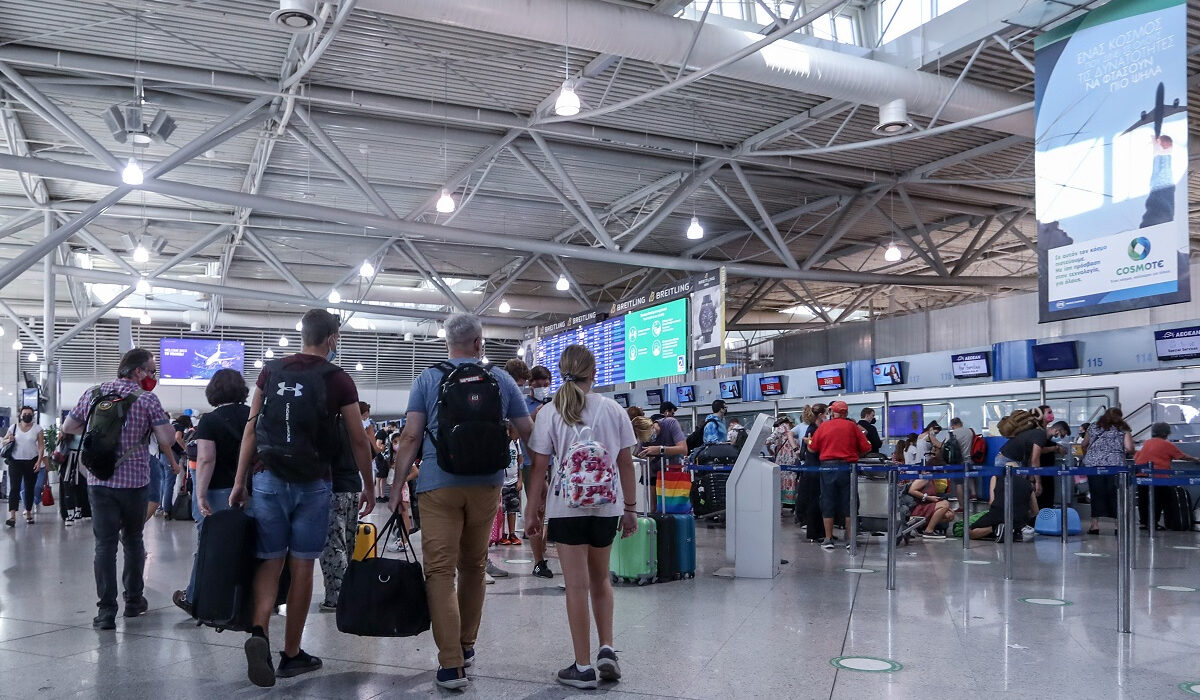 Αντέχει ο ελληνικός τουρισμός: Αυξημένες οι πτήσεις και τον Αύγουστο