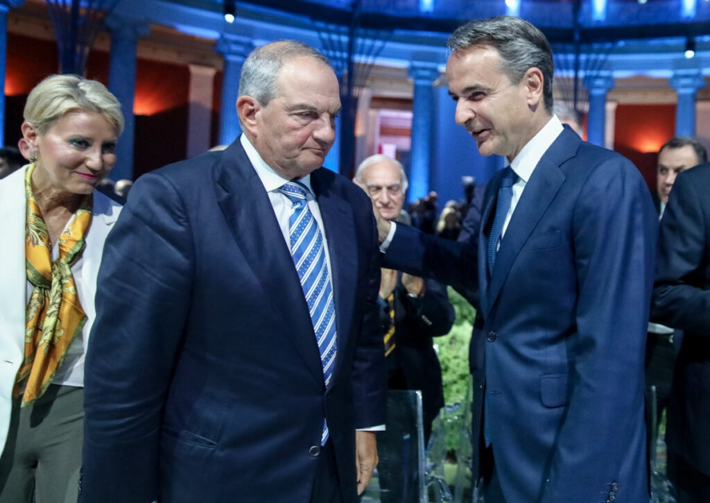 Πολύ τρέξιμο σήμερα για τον Κυριάκο – Μεταξύ Καραμανλή και Σημίτη