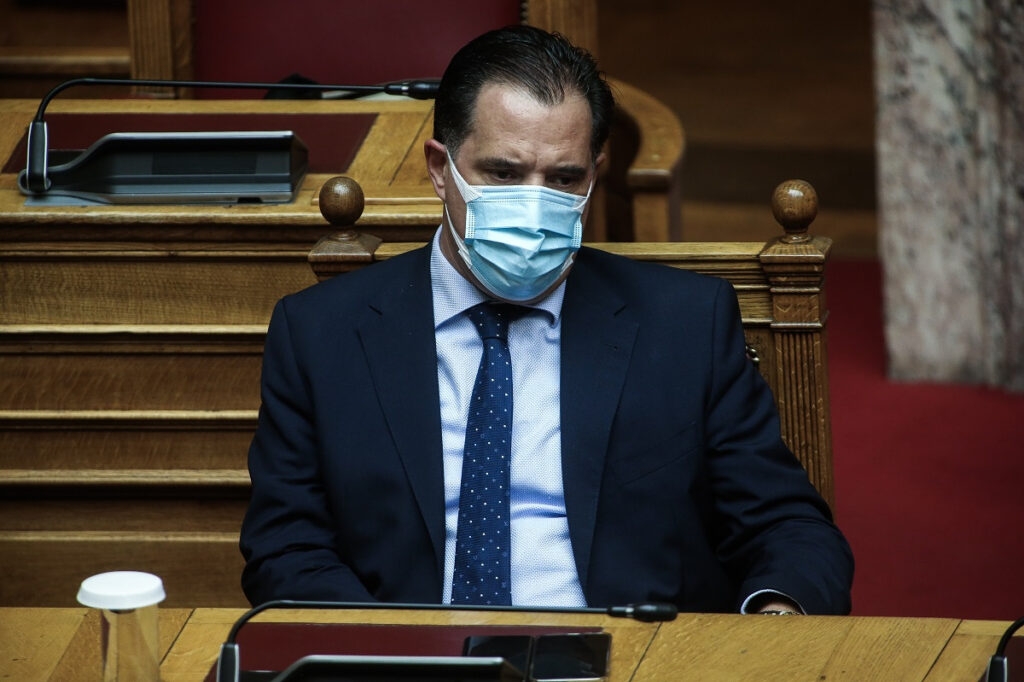 Γιατρός ξεσπά κατά του Άδωνι: «Ούτε να το σκέφτεσαι, όχι στο όνομά μου»