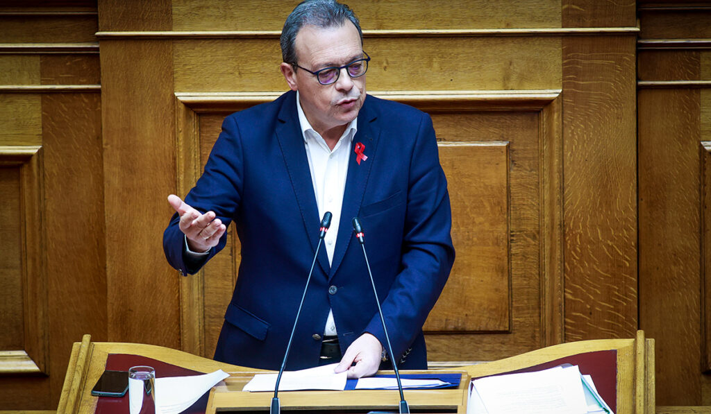 Φάμελλος: Η κυβέρνηση δεν εξυπηρετεί τα συμφέροντα της κοινωνίας, αλλά των servicers